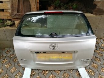 Páté dveře Toyota Avensis T25
