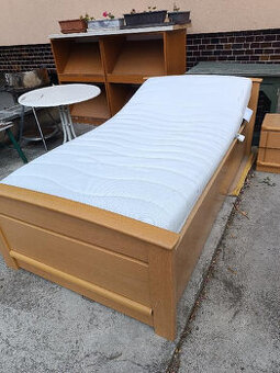 Postel 120cm x 200cm včetně roštu a matrace