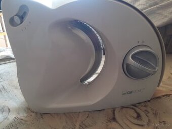 Prodám elektrický kráječ Clatronic