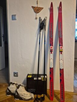 Detsky bezkarsky set (boty vel 38, bezky 140 cm, hulky 120 c