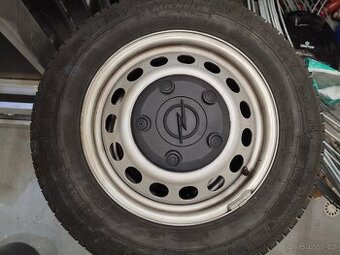 Podám 4ks 215/65R16C, obuté Michelin Agilis 3 - 1