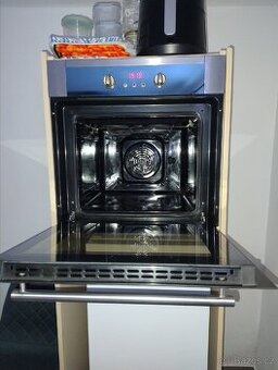 Horkovzdušná trouba Amica