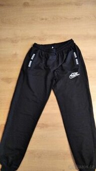 Pánské tepláky nike