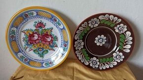 RETRO TALÍŘE NA POVĚŠENÍ - DVA KUSY