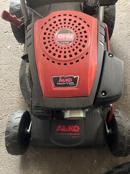 Benzínová sekačka s pojezdem