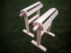 Stojan pro koňské sedlo