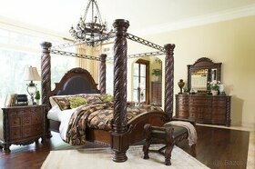Luxusní ložnice s baldachynem