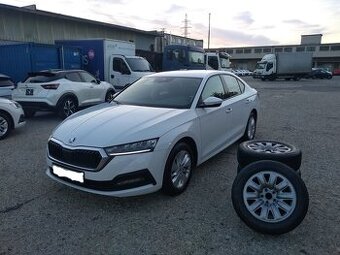 2022_ŠKODA OCTAVIA IV_VIRTUAL KOKPIT_iba 73.614km_1.maj.ČR_
