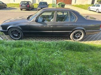 BMW E32 730i MANUÁL