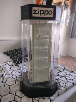 Zippo stojan vitrina otočná na zipoo zapalovače ,na 40kusu