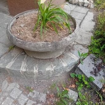 Prodám betonové květináče - 1
