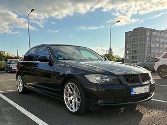 BMW E90 325i