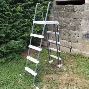 Bazénové schůdky 136 cm a 126 cm.