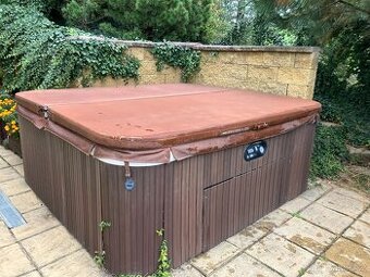 Darujeme nefunkční vířivku HotSpring za odvoz - 1