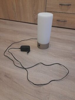 Lampicka..má i USB pripojeni..mobil, hodinky..