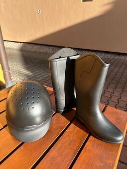 Dětská jezdecká přilba a boty na koně Fouganza