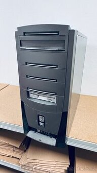 Funkční stolní počítač Intel /ideální pro kancelář/internet