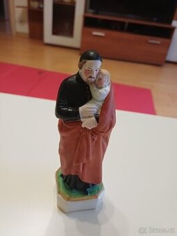 Starožitná porcelánová soška