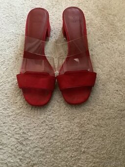 Letní boty - nazouváky na podpatku zn. MNG