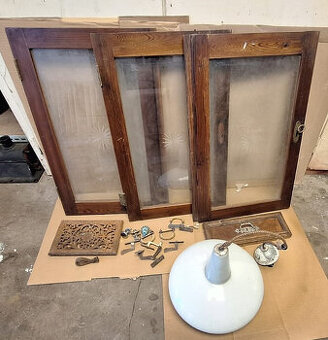 americka kamna, skříň, světlo, kování, dvířka, prosklené