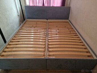 Manželská polstrovaná postel