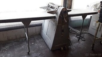 Profi rozvalovací stroj na těsto