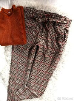 teplé kalhoty v podzimní barvě