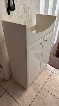 Koupelnová skříňka