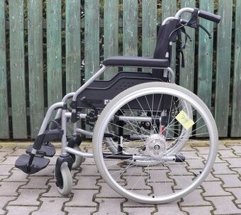 079-Mechanický invalidní vozík Meyra. - 1