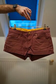 Dámské kraťasy s nízkým pasem – džínový materiál