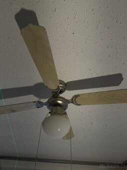 Stropní ventilátor s osvětlením