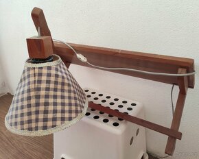 Lampa s poličkou nebo polička s lampou retro 200,- Kč