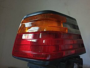 W124 hella origo.nove zadni svetla 2000kč a blinkr 1300kč