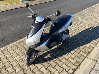 Skútr Aprilia Area 51, pouze 2323 km