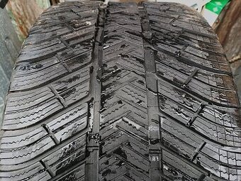 295/35R20 dva kusy zimních pneu Michelin .Vzorek kraje 7mm