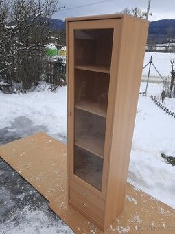 Prosklená skříň 54×39 výška 198 cm