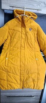 Delší zimní bunda prošívaná