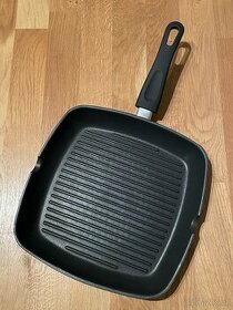 pánev IKEA frying pan Hemlagad 28x28