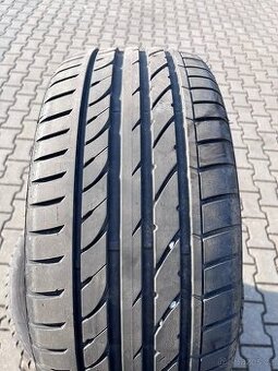 Pneu 235/45 R18