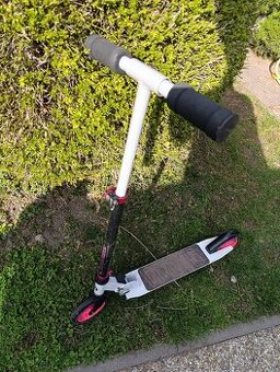 Dívčí koloběžka