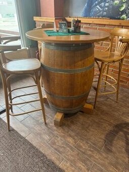 soud od vína z francie / doplněno o dřevěné nohy a desku