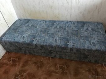 Válenda s úložným prostorem