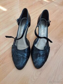 Černé lodičky s řemínkem, vel. 39
