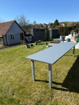 Zahradní stůl s cetrisovou deskou –  odolný