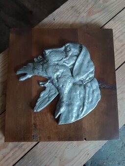 Kovová retro plastika