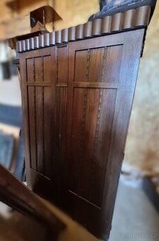 Prodám starší dřevěnou šatní skříň – retro/vintage styl
