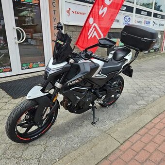 CFMOTO 450 NK, po servisu, pouze 2.604 km,kufr,ABS