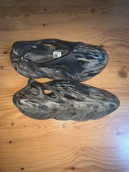 yeezy foam rnnr