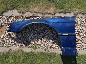 BMW e38 pofl. blatníky bez koroze.