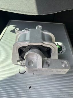 Uložení motoru 2.0 TDI